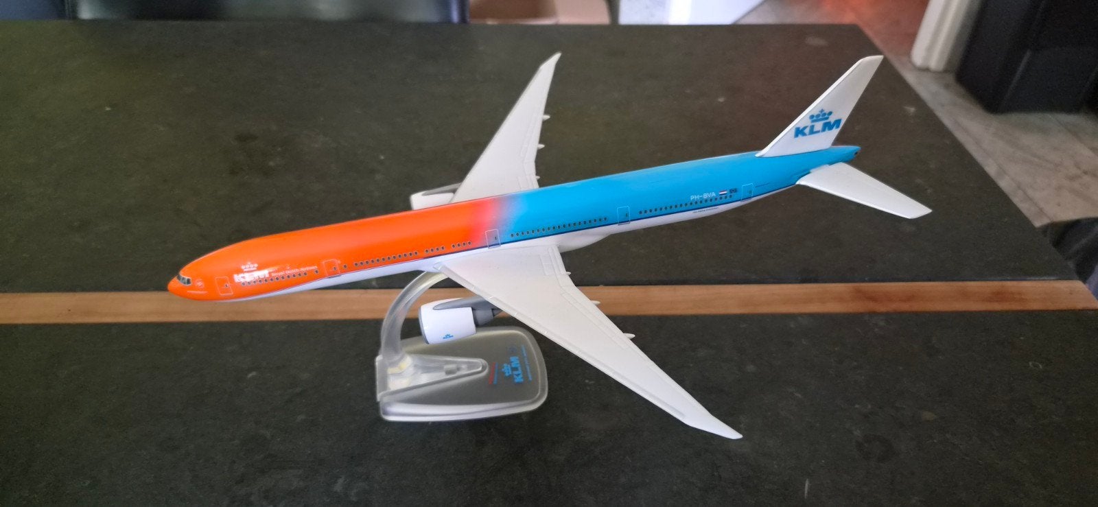 KLM Boeing 777-300ER Schaalmodel (Oranje/Blauw), Ophalen of Verzenden