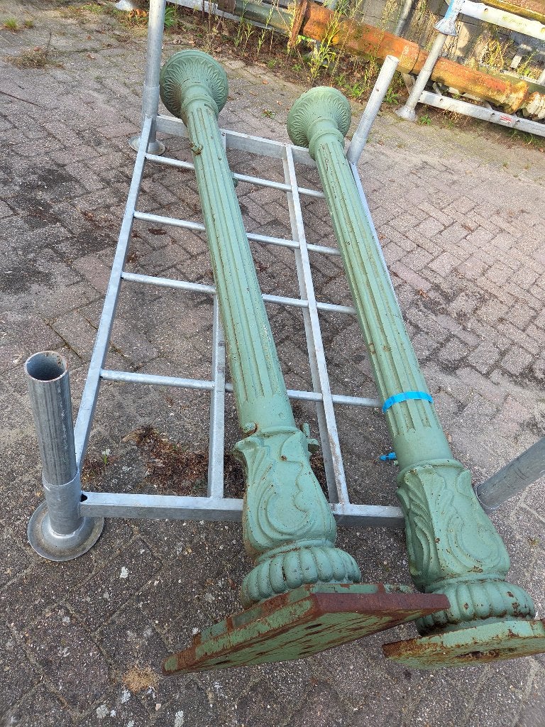 2 gietijzeren pilaren / poort palen, Huis en Inrichting, Ophalen, Gebruikt