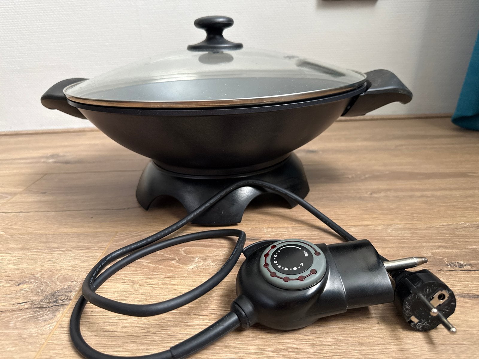 Elektrische wok - 5 liter inhoud, met glazen deksel, Ophalen of Verzenden, Zo goed als nieuw