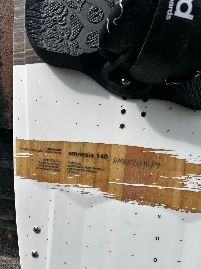 Goodboards Amnesia 140 wakeboard met bindingen, Watersport en Boten, Kitesurfen, Twintip, Kiteboard, Info@goodboards.nl, Nieuw