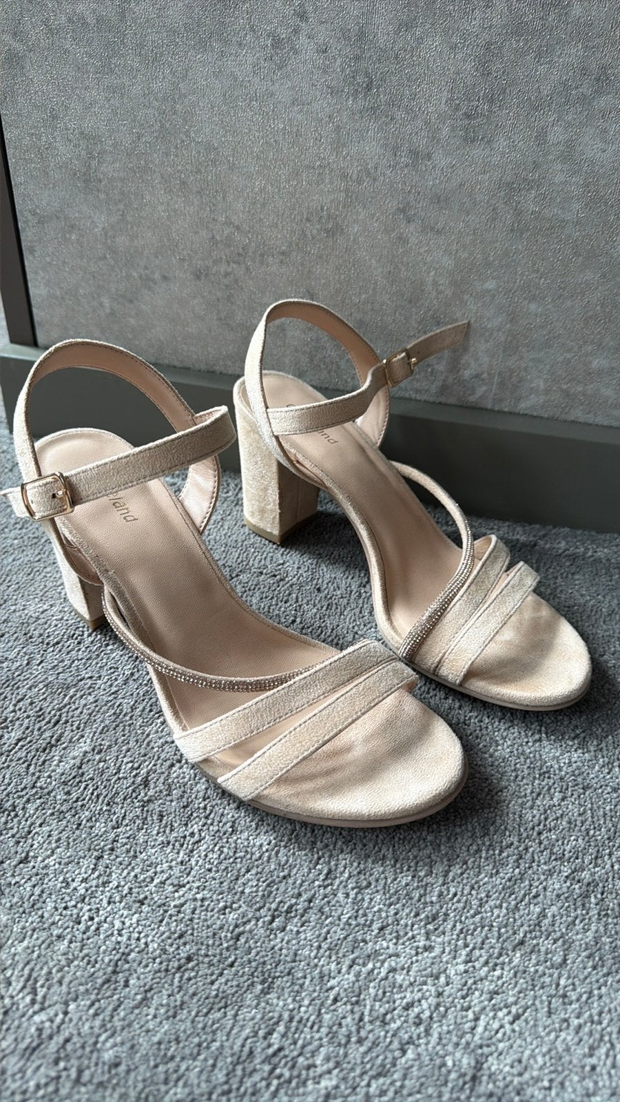 Sandalen nude met siersteentjes en hak Graceland mt 38, Beige, Zo goed als nieuw, Sandalen of Muiltjes, Ophalen of Verzenden
