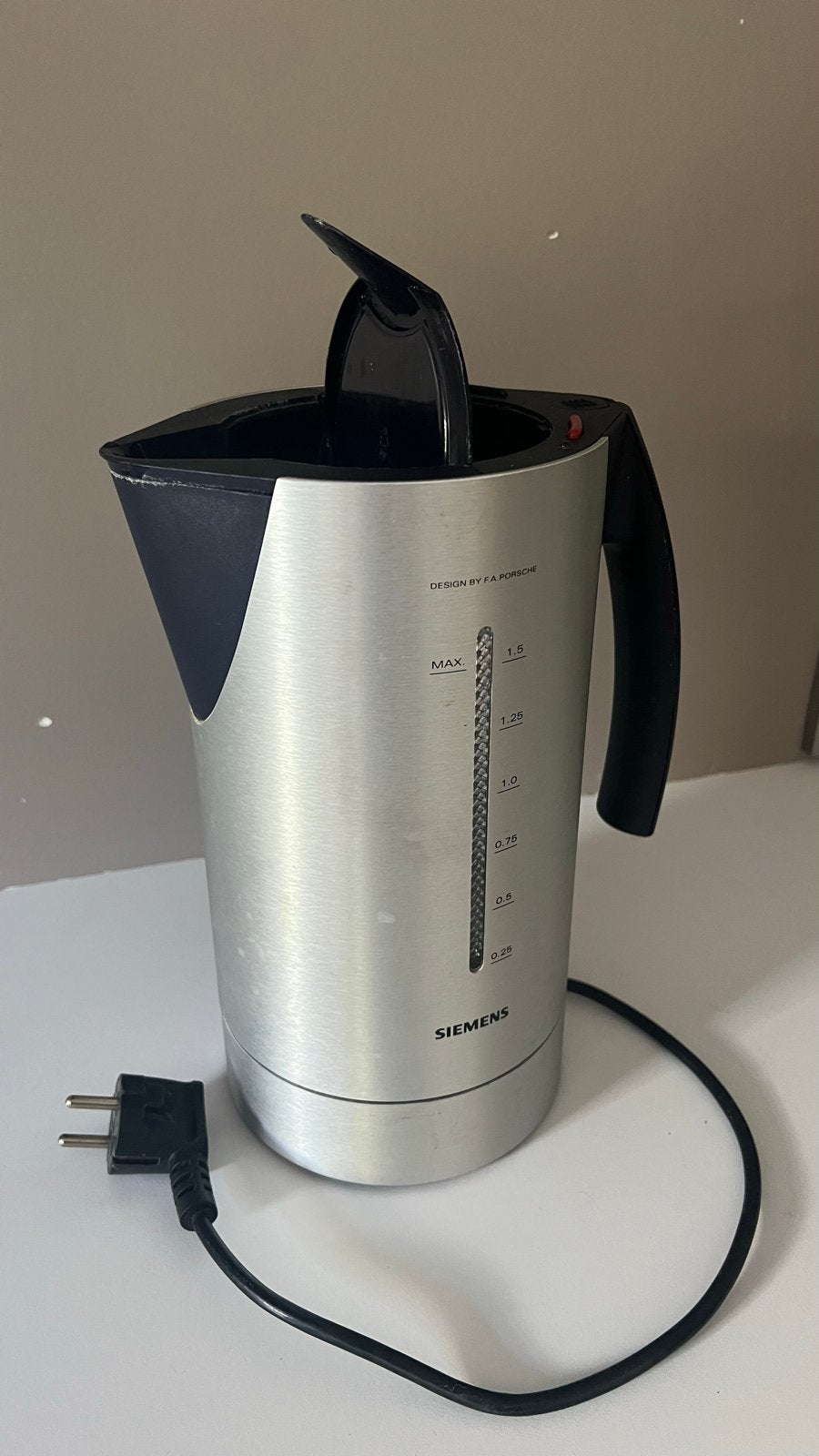 Siemens waterkoker - Design by F.A. Porsche, 1 tot 2 liter, Ophalen of Verzenden, Gebruikt, Rvs