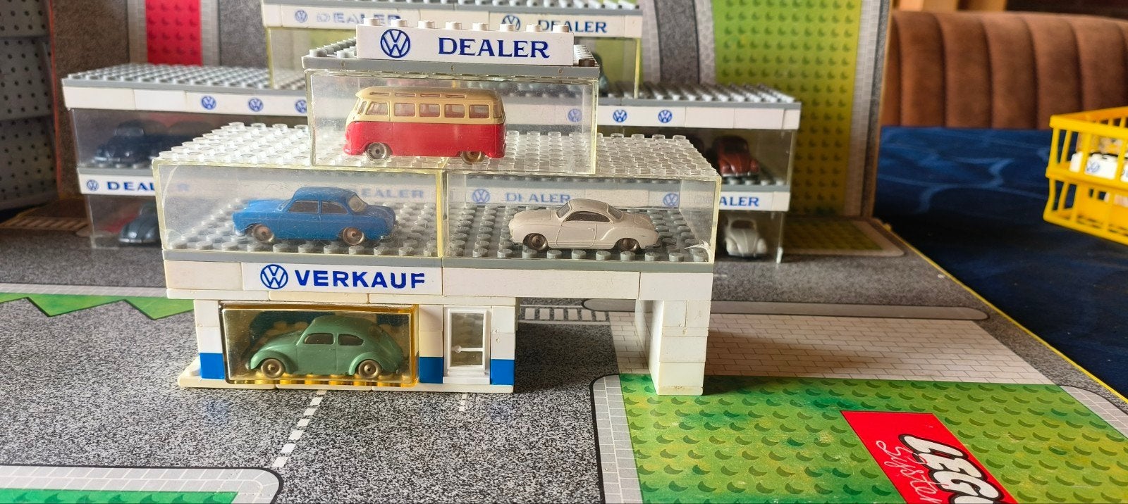 Oude Lego VW dealer garage+4 wagens., Hobby en Vrije tijd, Modelauto's | 1:87, Verzenden, Gebruikt, Auto, Overige merken