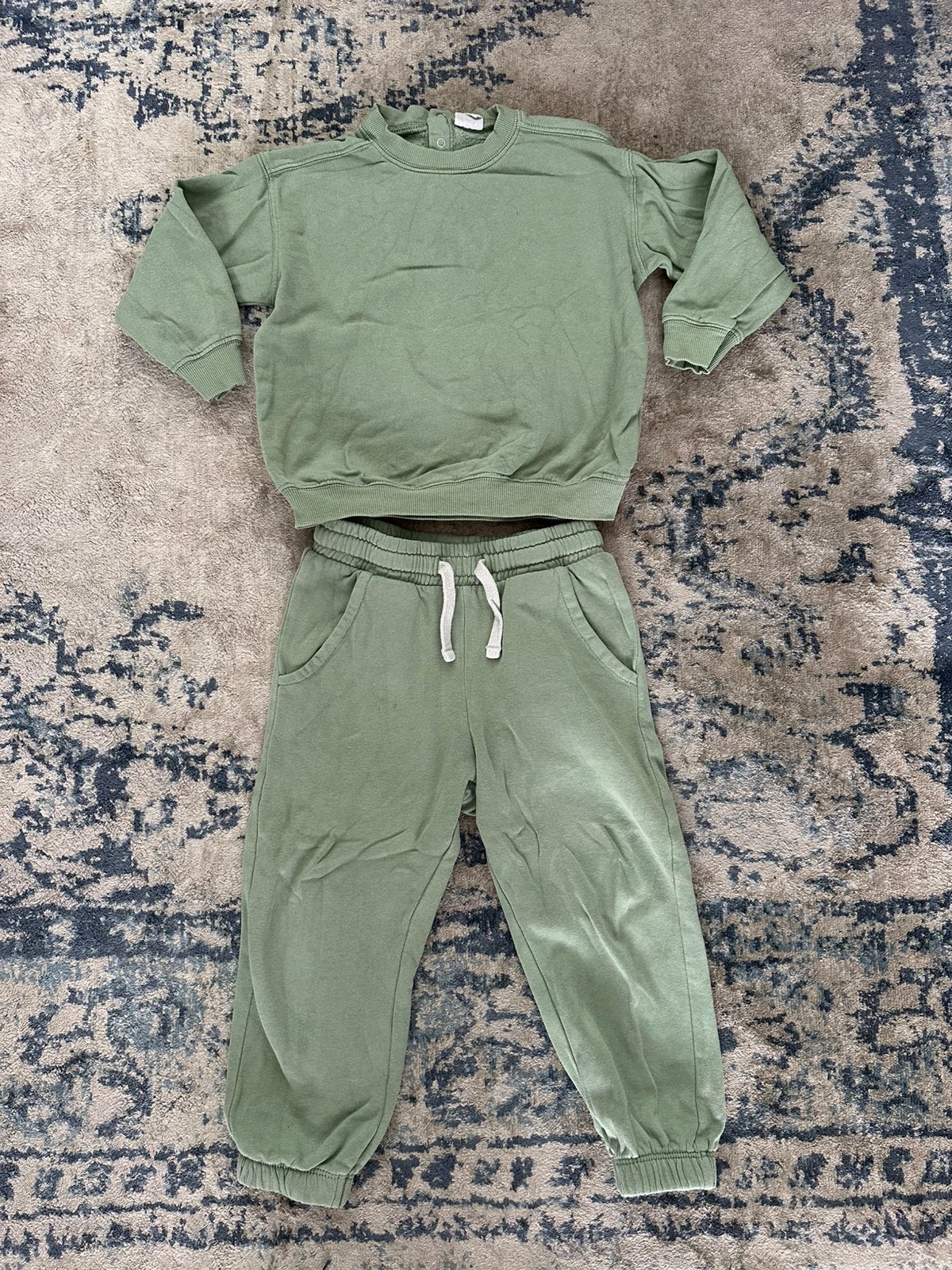 Groen joggingpak Hema maat 98, Ophalen of Verzenden, Zo goed als nieuw, Jongen, Setje