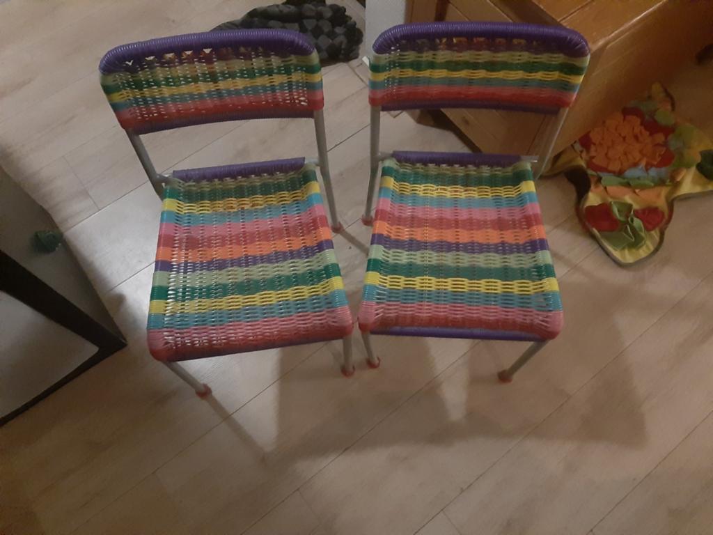 2 gekleurde rieten kinderstoeltjes, Ophalen, Stoel(en)