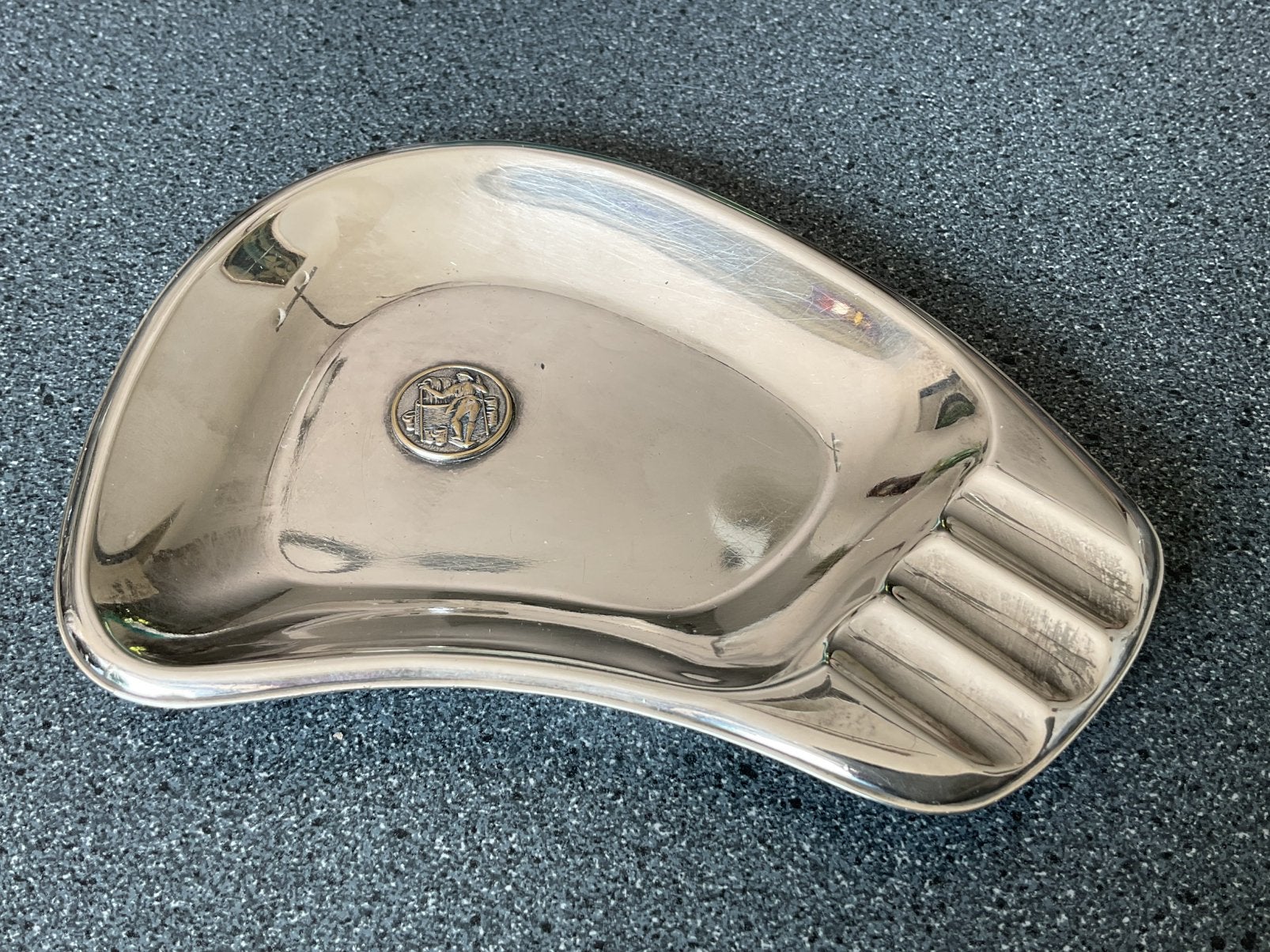 Metalen (Messing) Asbak jaren 60 met Man bij Waterput, Ophalen of Verzenden, Gebruikt, Asbak