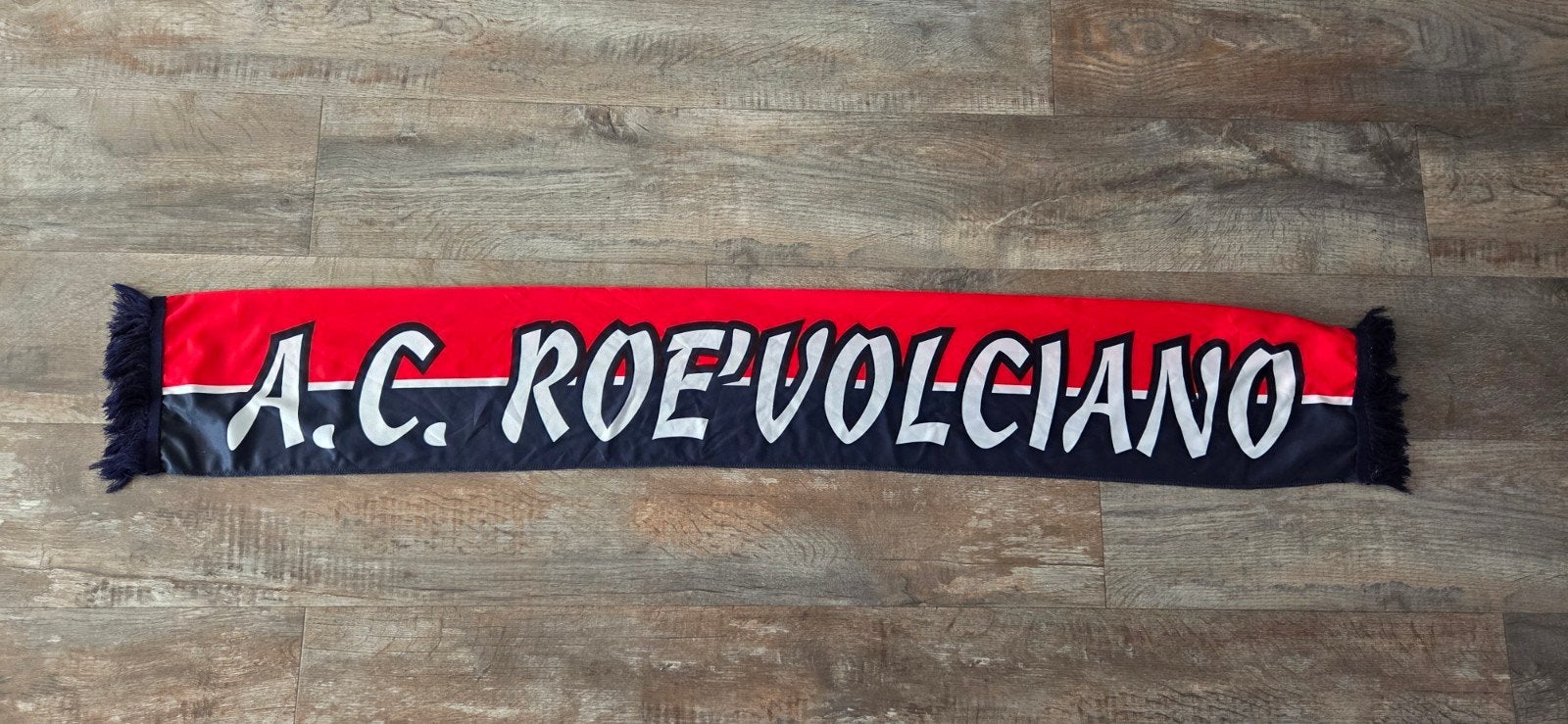 Sjaal AC Roe'volciano, Verzamelen, Ophalen of Verzenden, Zo goed als nieuw, Buitenlandse clubs, Vaantje of Sjaal