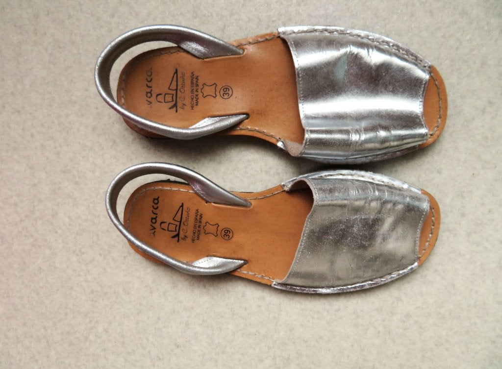 AVARCA nieuwe schoenen sandalen zilver grijs maat 39, Nieuw, Avarca, Grijs, Sandalen of Muiltjes