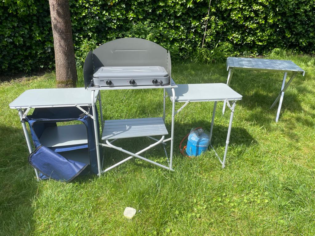 Camping kooktoestel met 2 opklapbare kastjes, Ophalen, Gebruikt