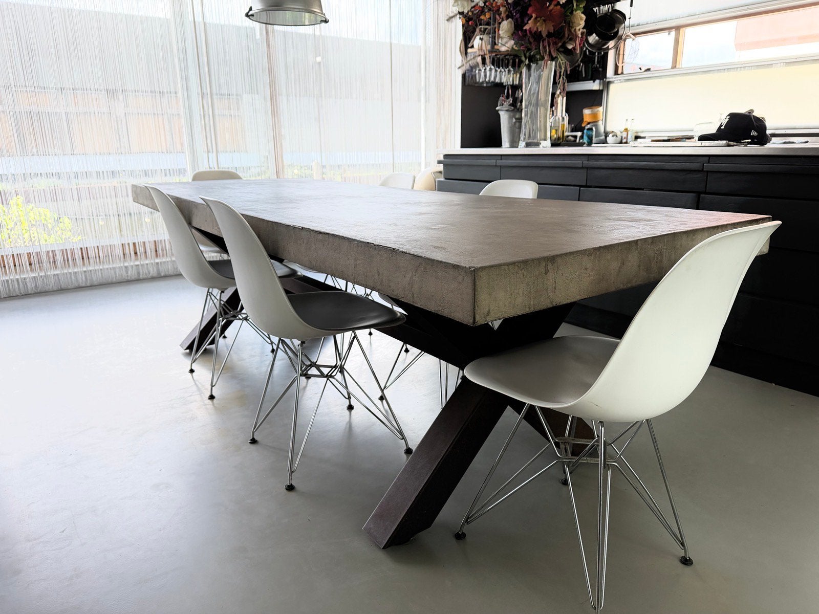 Grote (buiten) eettafel met cortenstalen poten 250 x 90 cm