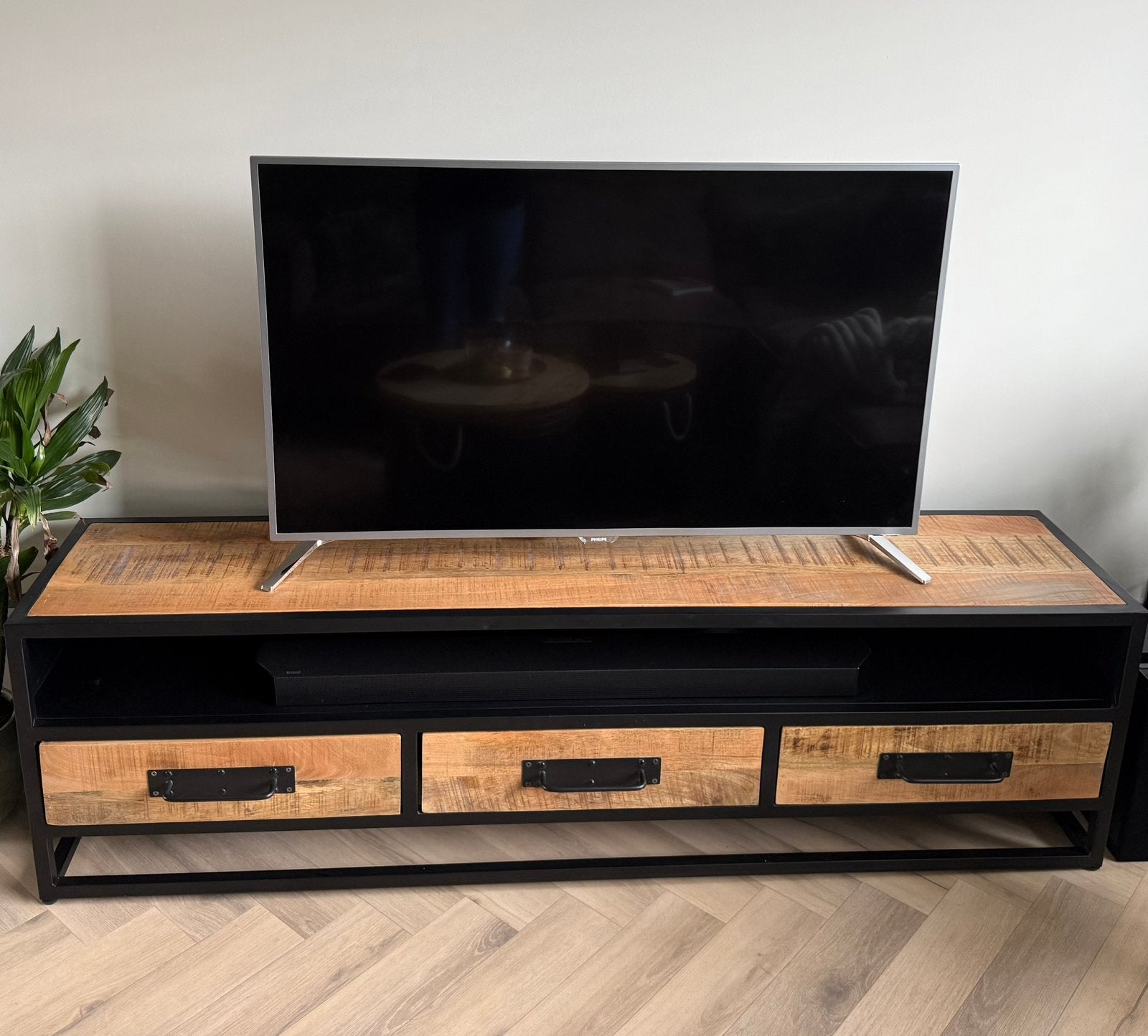 Mangohouten televisiemeubel, 180 cm, Ophalen, 150 tot 200 cm, Zo goed als nieuw, Minder dan 100 cm