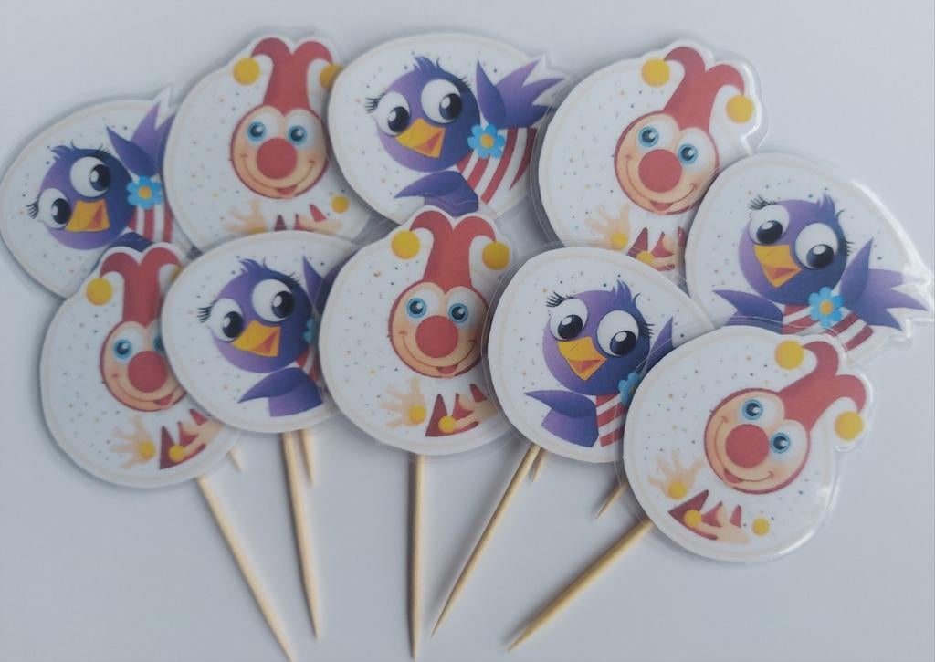 Set van 10 Jokie en Jet cupcake traktatie prikkers, Hobby en Vrije tijd, Feestartikelen, Ophalen of Verzenden, Nieuw, Versiering