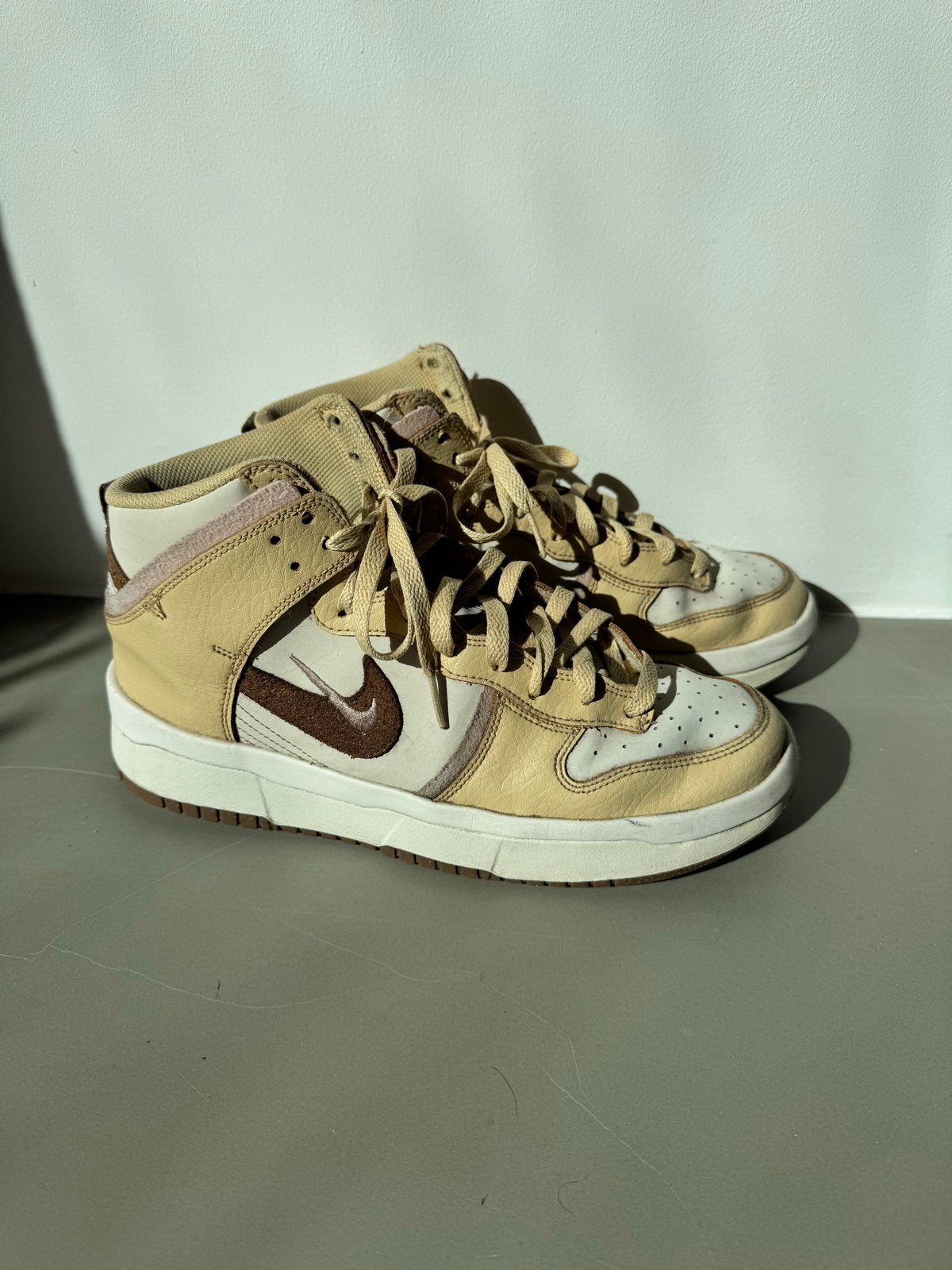 Nike Dunk High Up Sneakers - Beige/Bruin, Kleding | Dames, Schoenen, Zo goed als nieuw, Sneakers of Gympen, Beige, Ophalen of Verzenden
