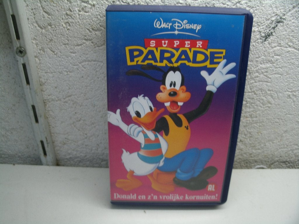 vhs 83a parade super donald en z'n vrolijke kornuiten, Cd's en Dvd's, VHS | Kinderen en Jeugd, Alle leeftijden, Ophalen of Verzenden