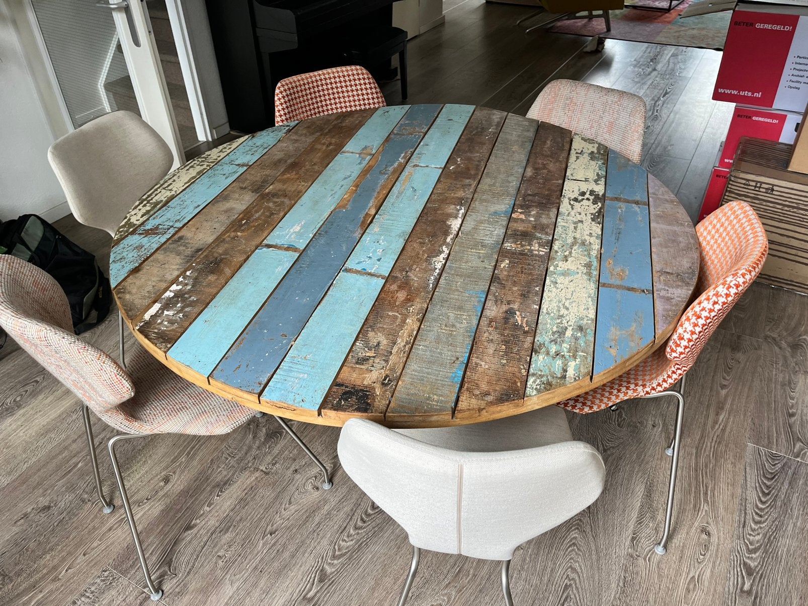 Grote ronde houten eettafel Ø140 cm – kleurrijk houten blad, Ophalen of Verzenden, Zo goed als nieuw, Rond, 100 tot 150 cm
