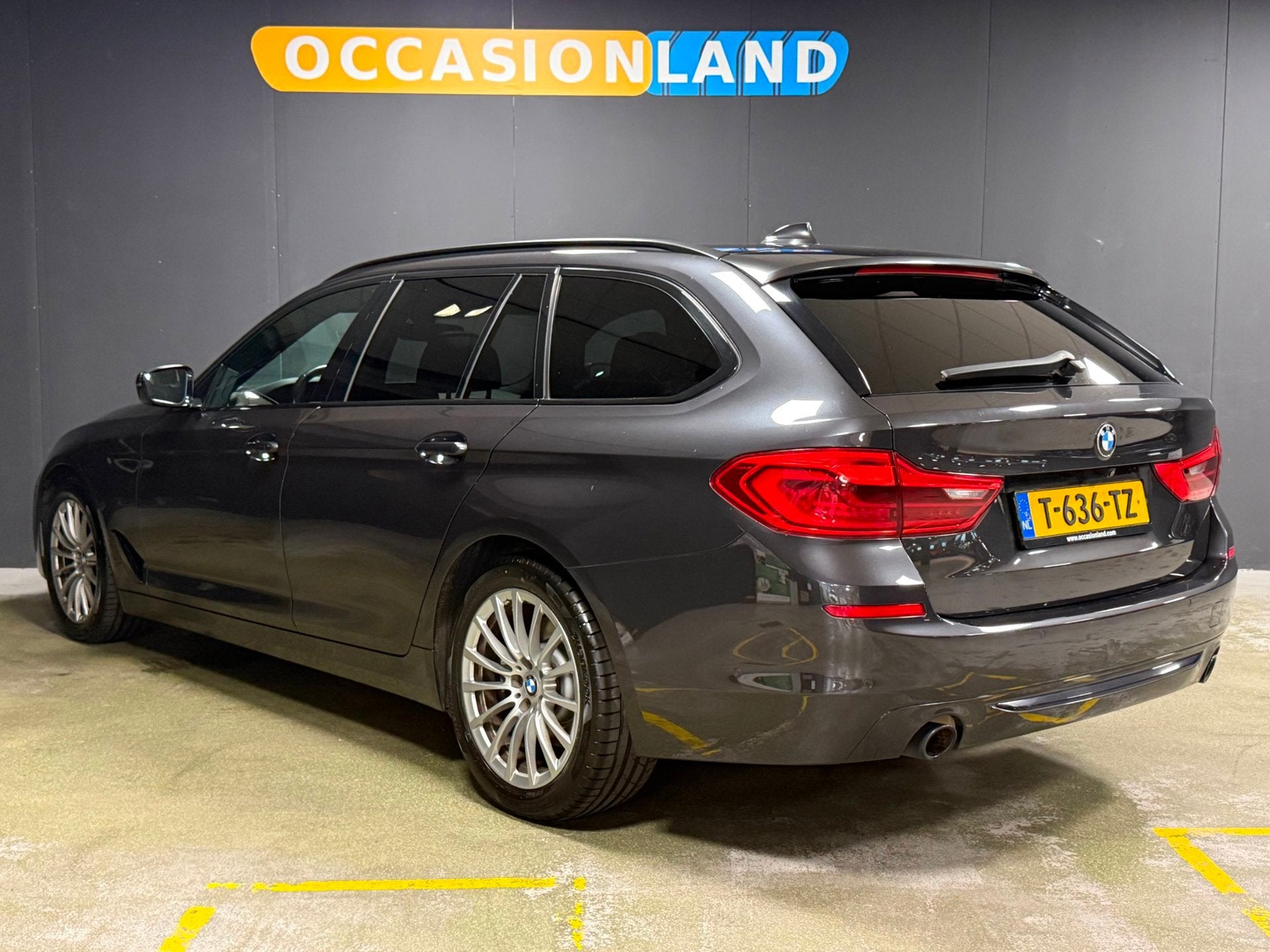 BMW 5-serie Touring 530i xDrive Executive Sportline|PANO|KEY, Automaat, 1998 cc, 15 km/l, Zwart