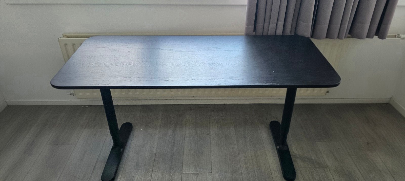 IKEA Bekant desk: black, 140x60 cm, height adjustable, Modern en functioneel, Tot twee personen, Zo goed als nieuw, Rechthoekig