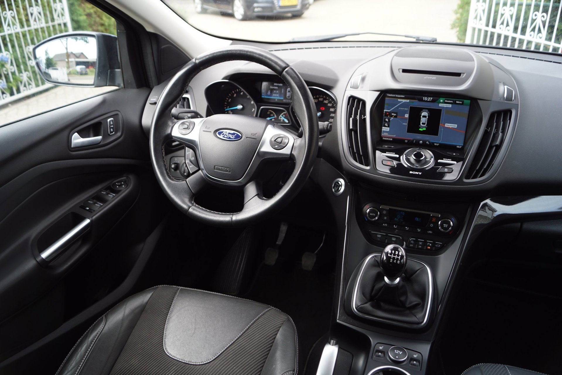 Foto 3 van Ford Kuga 1.5 Titanium Styling Pack 150PK Half Leder Sportst