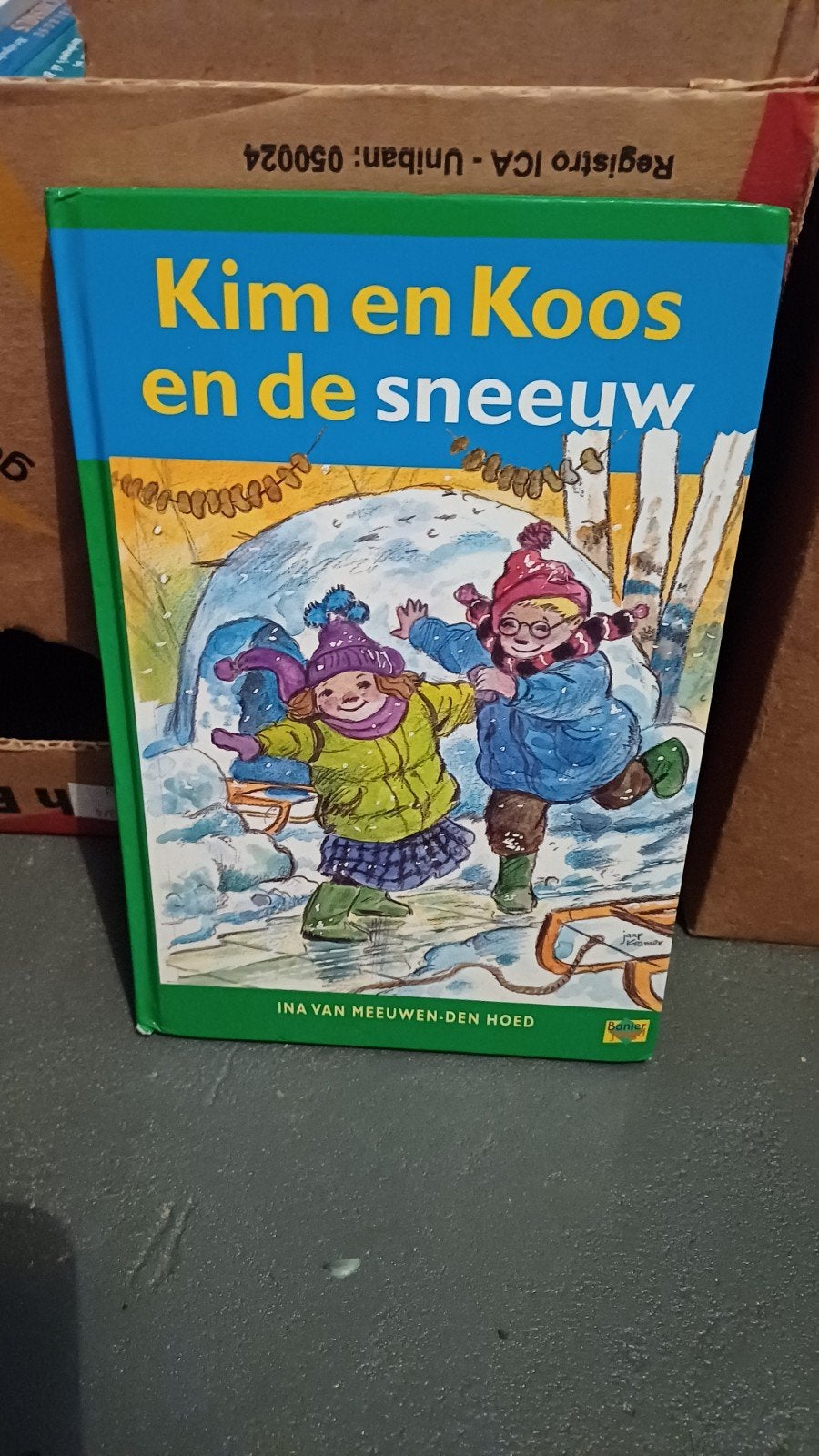 Kim en Koos en de sneeuw - Kinderboek, Ophalen of Verzenden, Gelezen, Ina van Meeuwen-den Hoed, Fictie algemeen