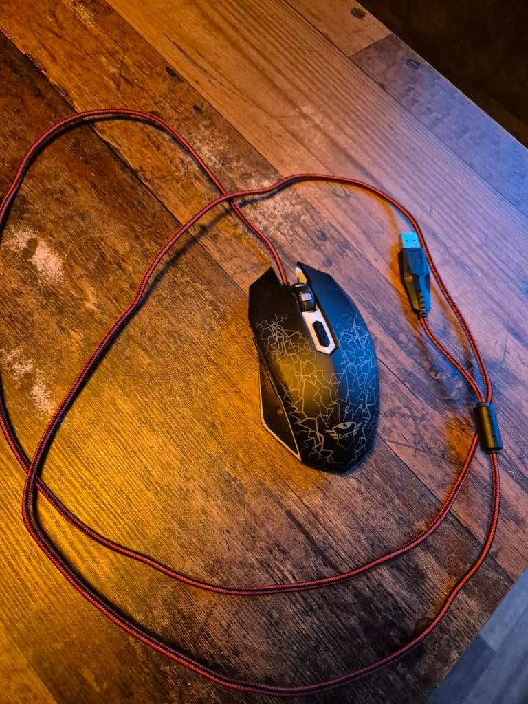 Trust Gaming Muis en Toetsenbord met RGB Verlichting, Ophalen of Verzenden, Zo goed als nieuw, Bedraad, Trust