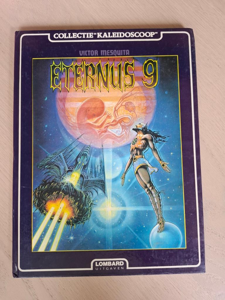 Mesquita - Eternus 9 een zoon van de kosmos, Boeken, Ophalen of Verzenden, Gelezen, Mesquita
