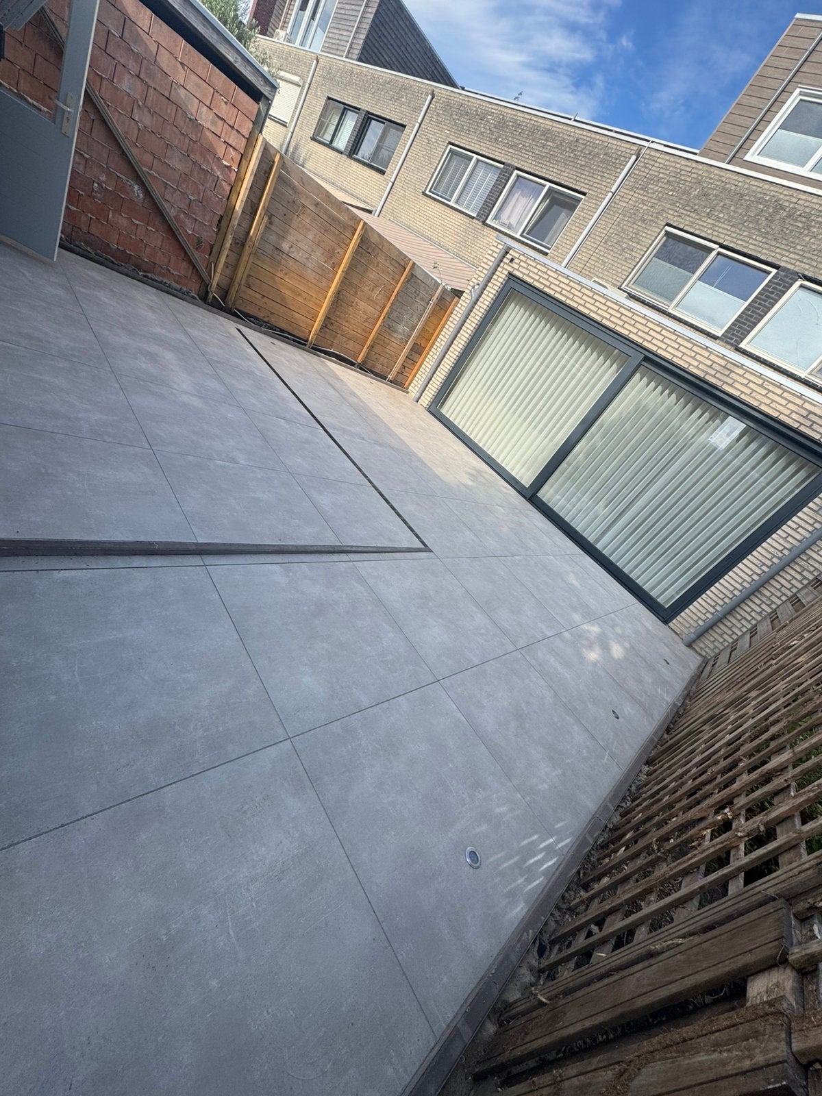 Hovenier tuinieren klusjesman schuttingen betegelen, Tuin en Terras, Tegels en Klinkers, Ophalen of Verzenden, Zo goed als nieuw