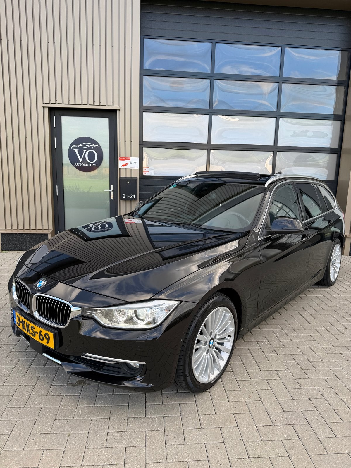 BMW 320i Touring M-sport 2013 PANO|Leder|Memory|AHK|HU, Dealer onderhouden, 4 cilinders, Zwart, Origineel Nederlands