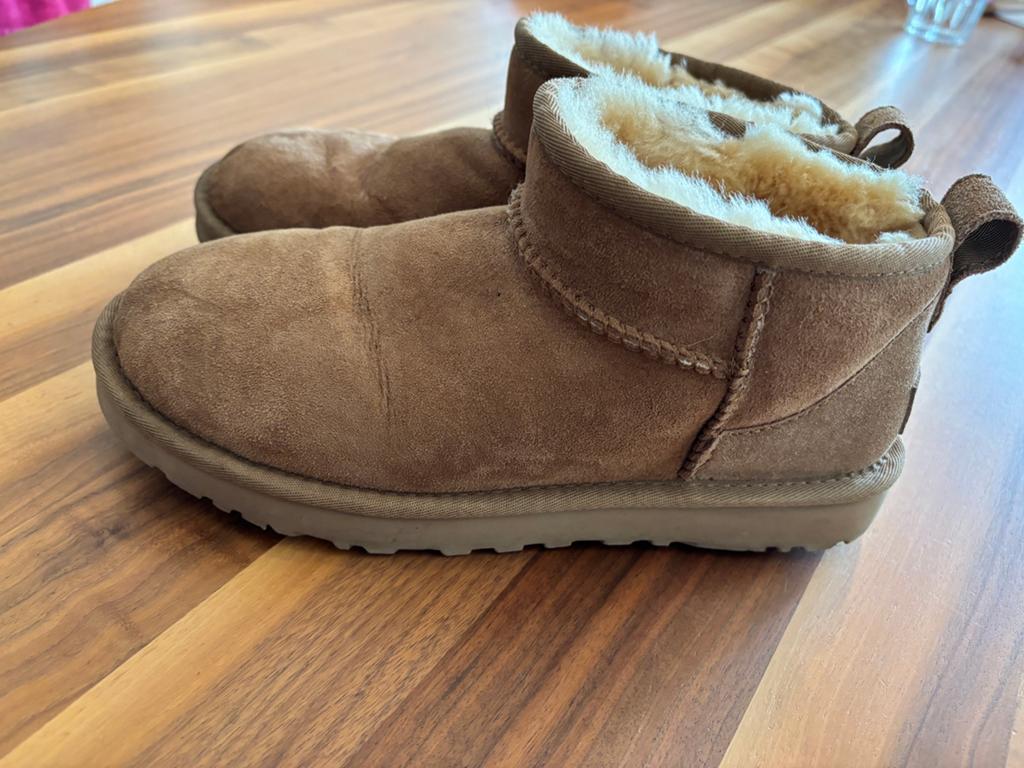 Uggs, Ophalen of Verzenden, Zo goed als nieuw, Meisje, Laarzen