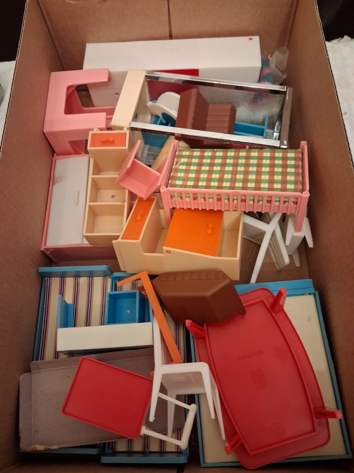 doos met vintage poppenhuis meubels en accessoires, Ophalen of Verzenden, Gebruikt, Poppenhuis