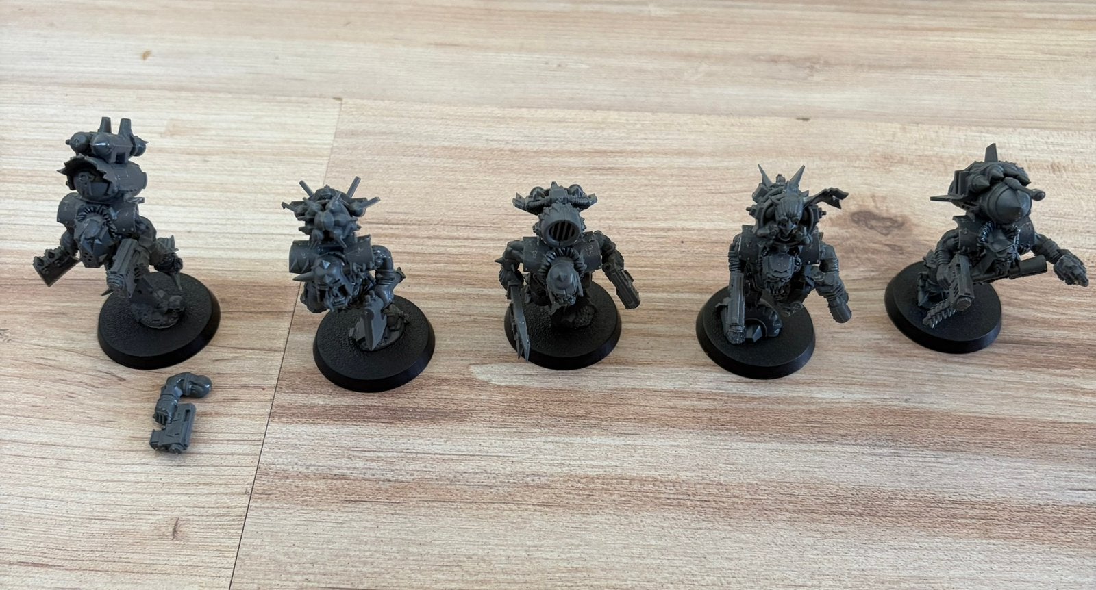 Warhammer 40k ork 5 stormboyz bare plastic #2, Ophalen of Verzenden, Zo goed als nieuw, Warhammer 40000, Figuurtje(s)
