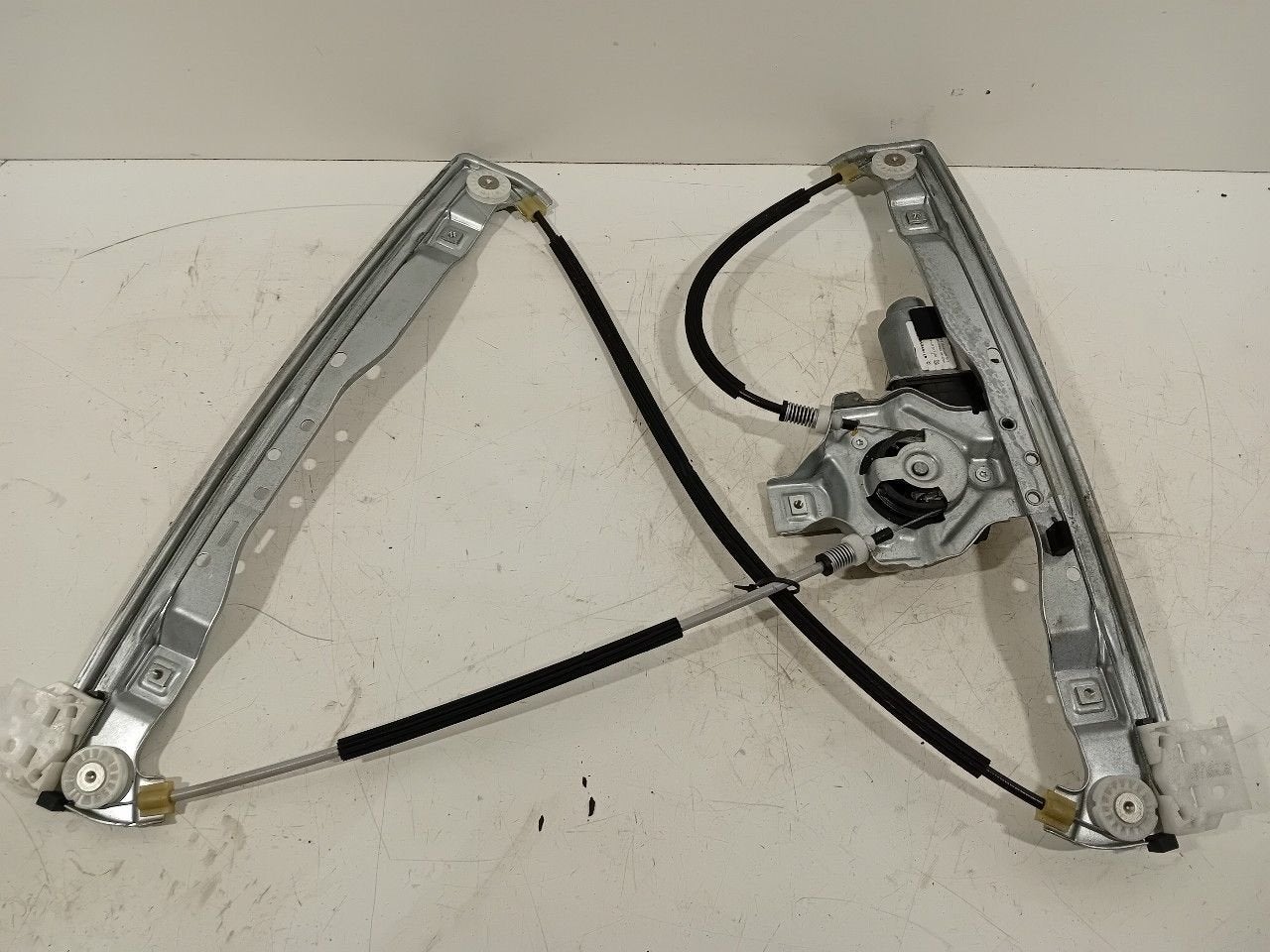 Raammechaniek elektrisch links voor Citroën DS3, Onderdelen@venauto.nl, Van der Ven Autorecycling B.V., Gebruikt, Ettenseweg 76, 4706 PB Roosendaal, The Netherlands