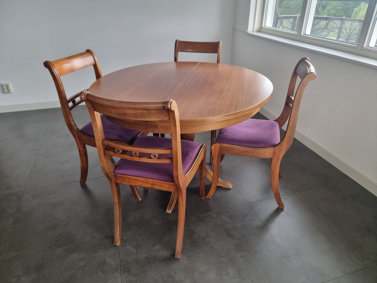 Klassieke eetkamerset – uitschuifbare tafel + 4 stoelen, Ophalen