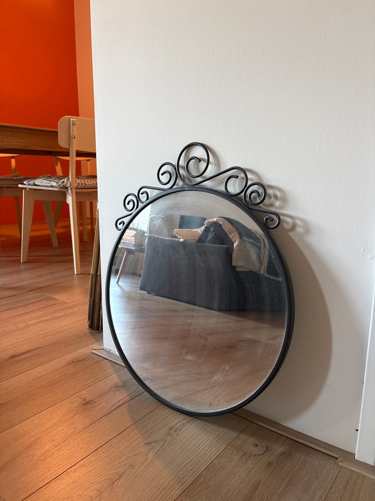 Decoratieve ronde spiegel met krullend frame, Ophalen, Gebruikt, Rond, Minder dan 100 cm