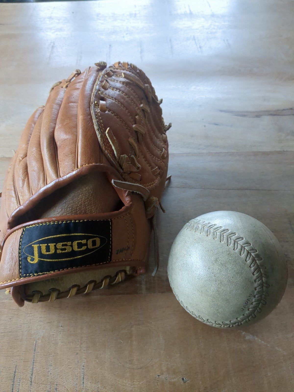 Vintage Leren Honkbalhandschoen Jusco met bal, Ophalen, Gebruikt, Honkbal, Handschoen