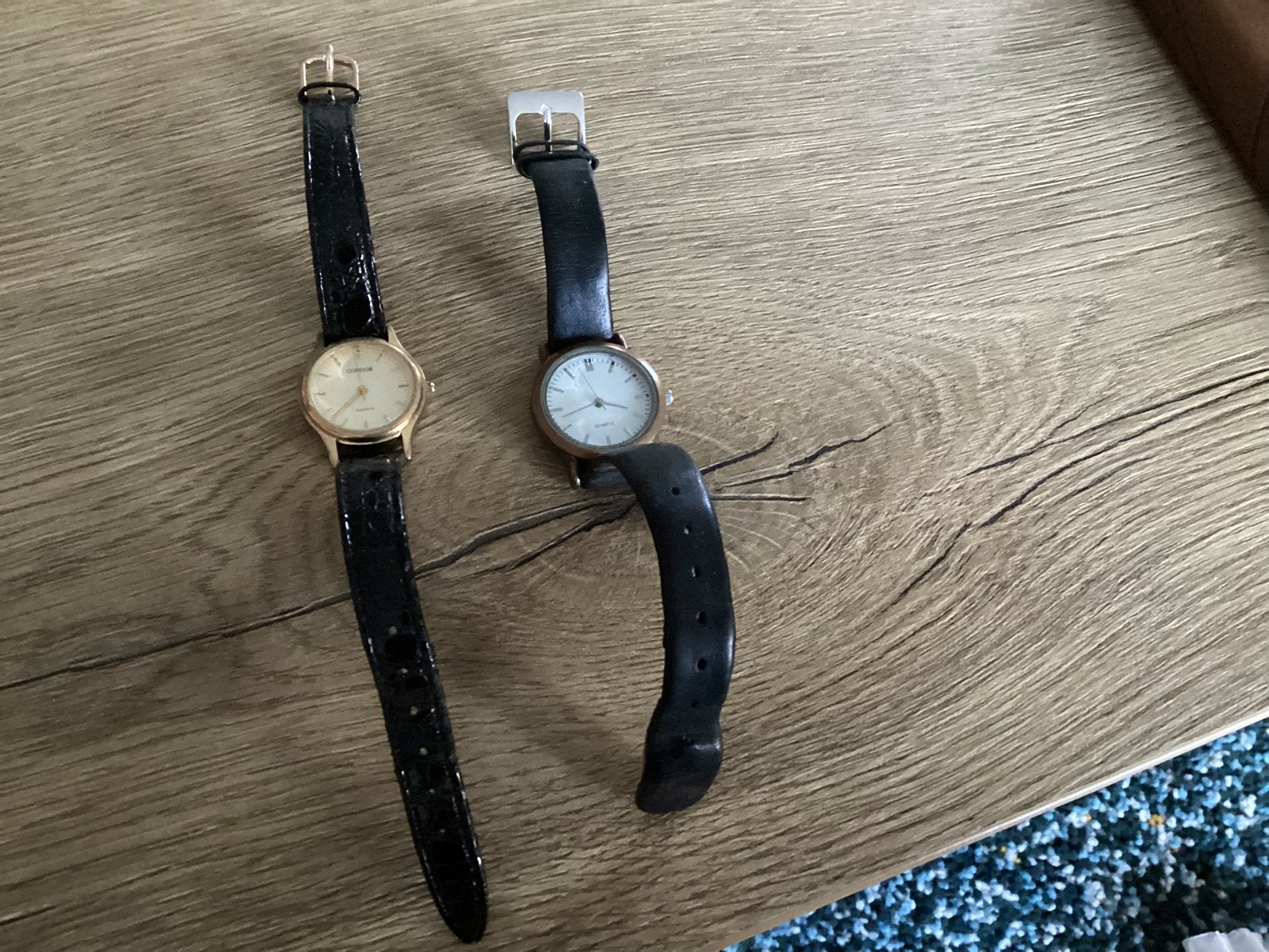 GRATIS. OPHALEN. MOETEN NAGEKEKEN WORDEN 2 DAMES HORLOGES, Ophalen, Gebruikt, Staal, Overige merken