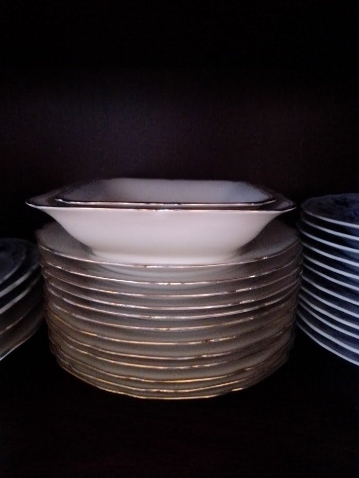 Tafelservies uit Porselein met Goudrand, 43-delig, Ophalen