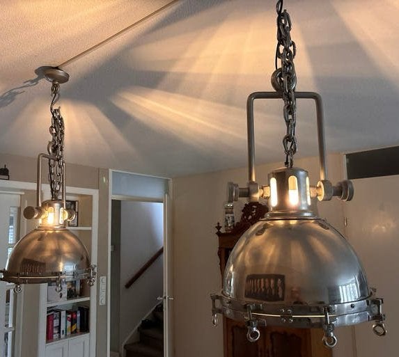 2 ijzeren hanglampen, Huis en Inrichting, Lampen | Hanglampen, Ophalen, Zo goed als nieuw