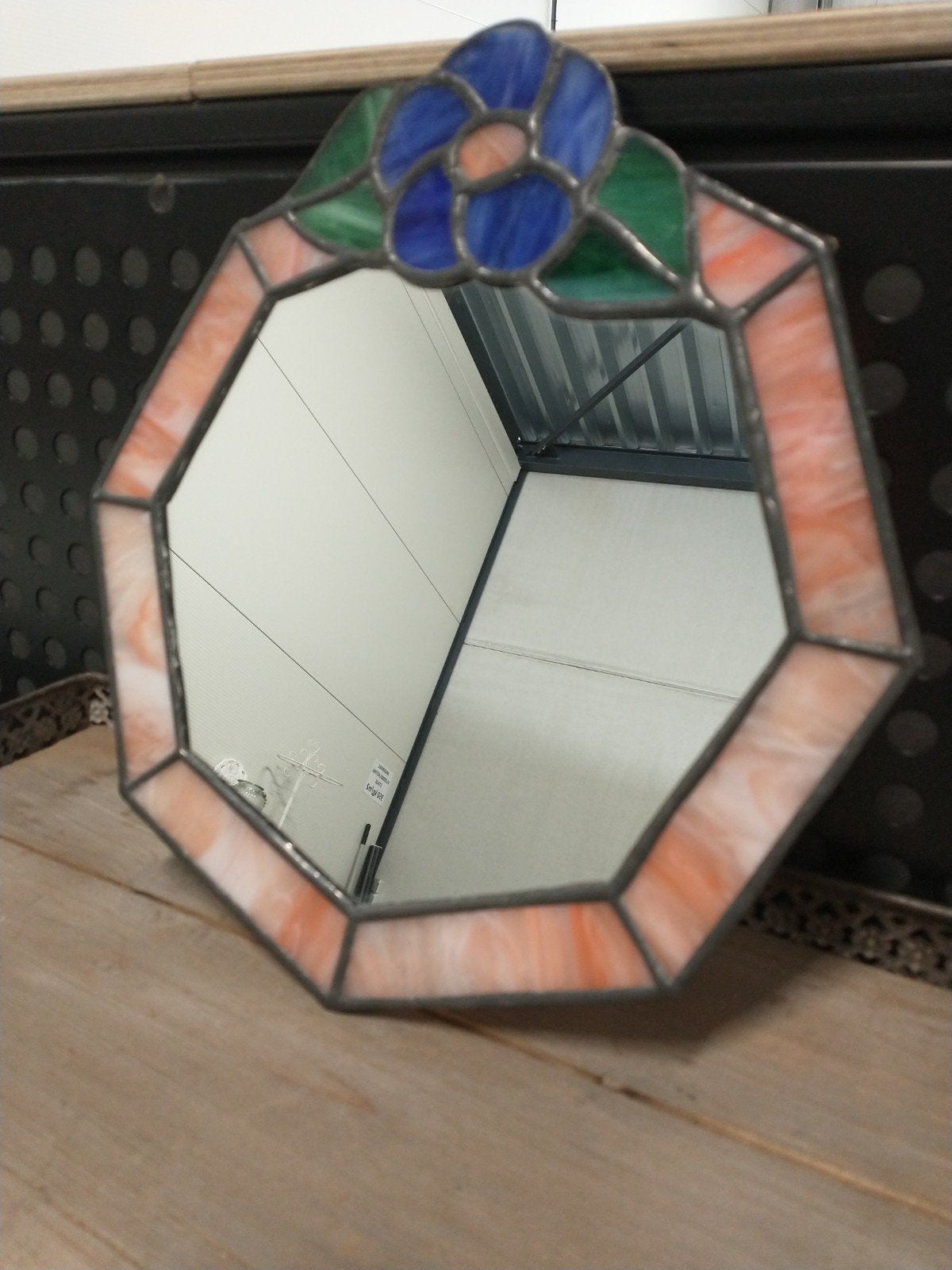 Unieke spiegel met glas-in-lood bloemdecoratie, Minder dan 50 cm, Ophalen of Verzenden, Zo goed als nieuw, Minder dan 100 cm