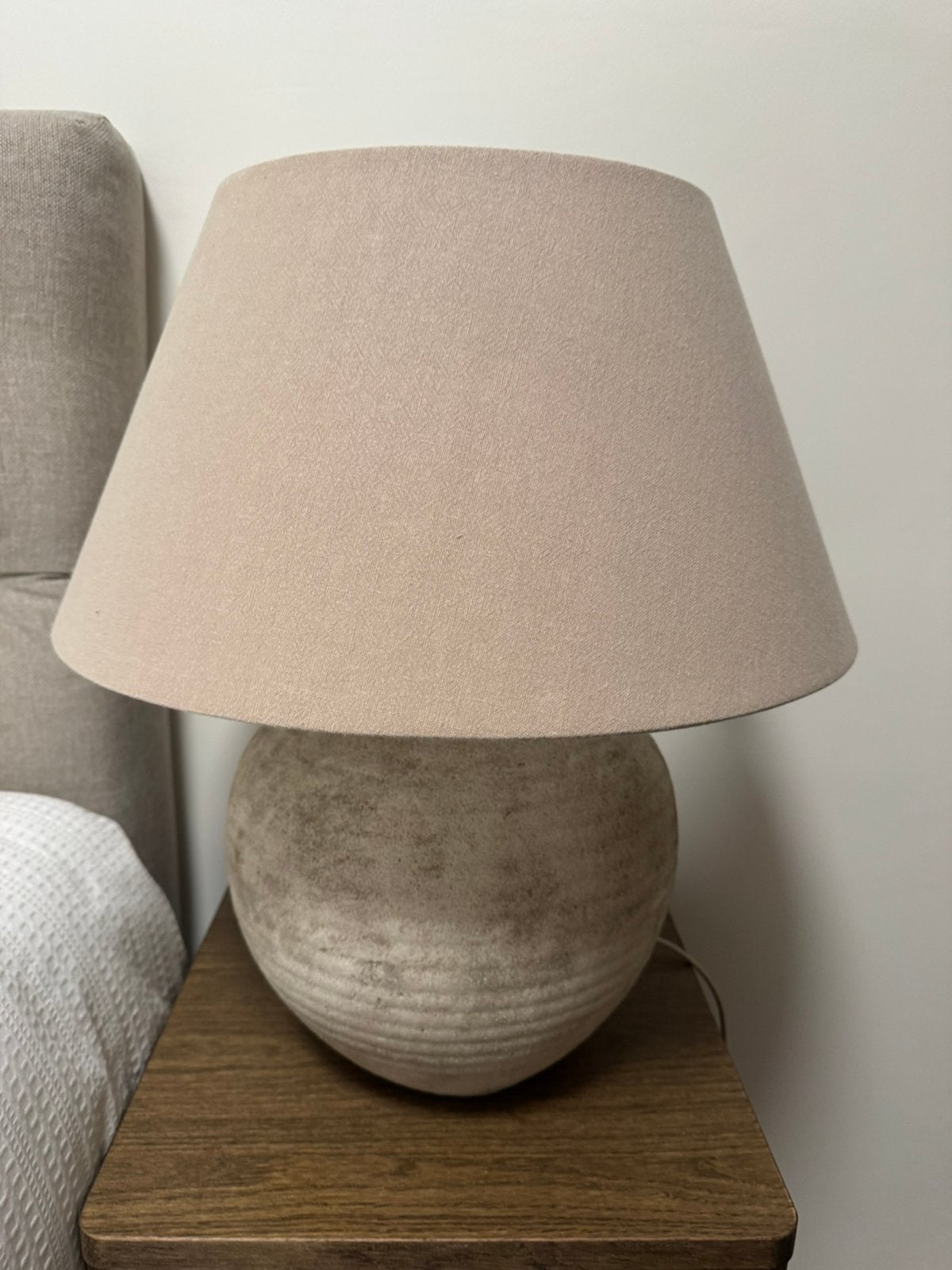 Luxe Aardewerk Tafellamp 2x nieuw Zara home beige, Huis en Inrichting, Ophalen, Tafellamp, Natuurlijk materiaal, Beige