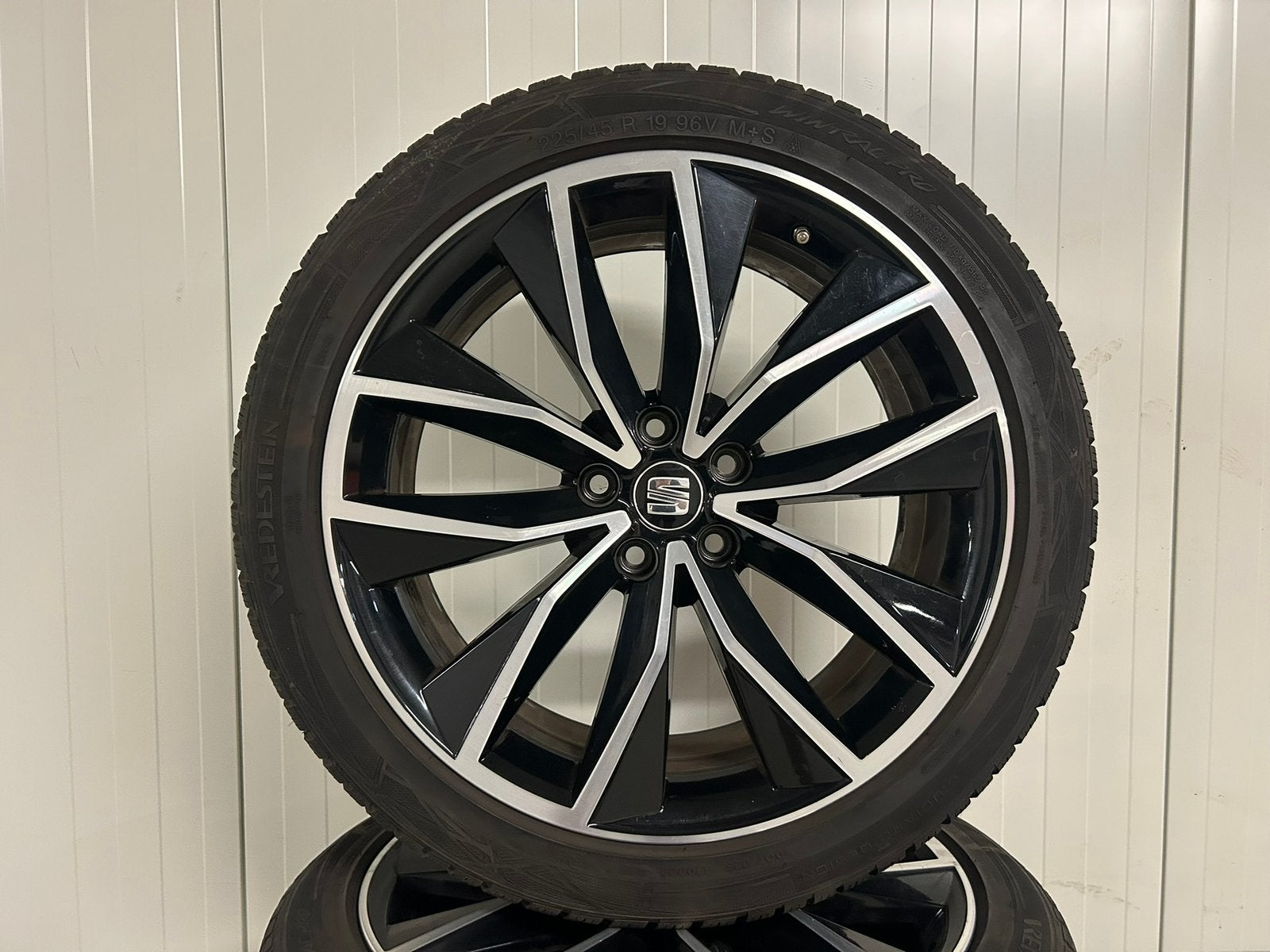 Originele Seat Ateca FR 19 inch 5x112 Vredenstein winter