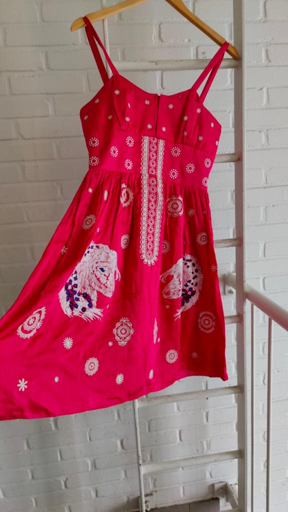 Zomerse roze jurk met paardenprint en borduursels, Ophalen of Verzenden, Zo goed als nieuw, Roze, Maat 36 (S)