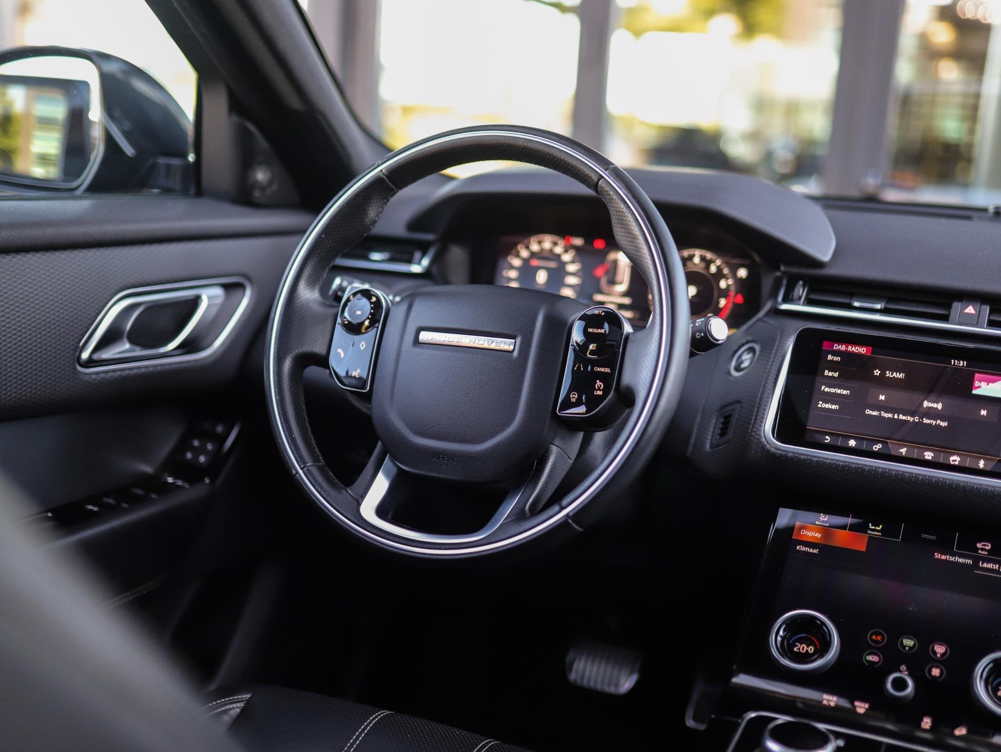 Land Rover Range Rover Velar 2.0 I4 Turbo AWD R-Dynamic | Le, Gebruikt, 4 cilinders, Range Rover Velar, Zwart