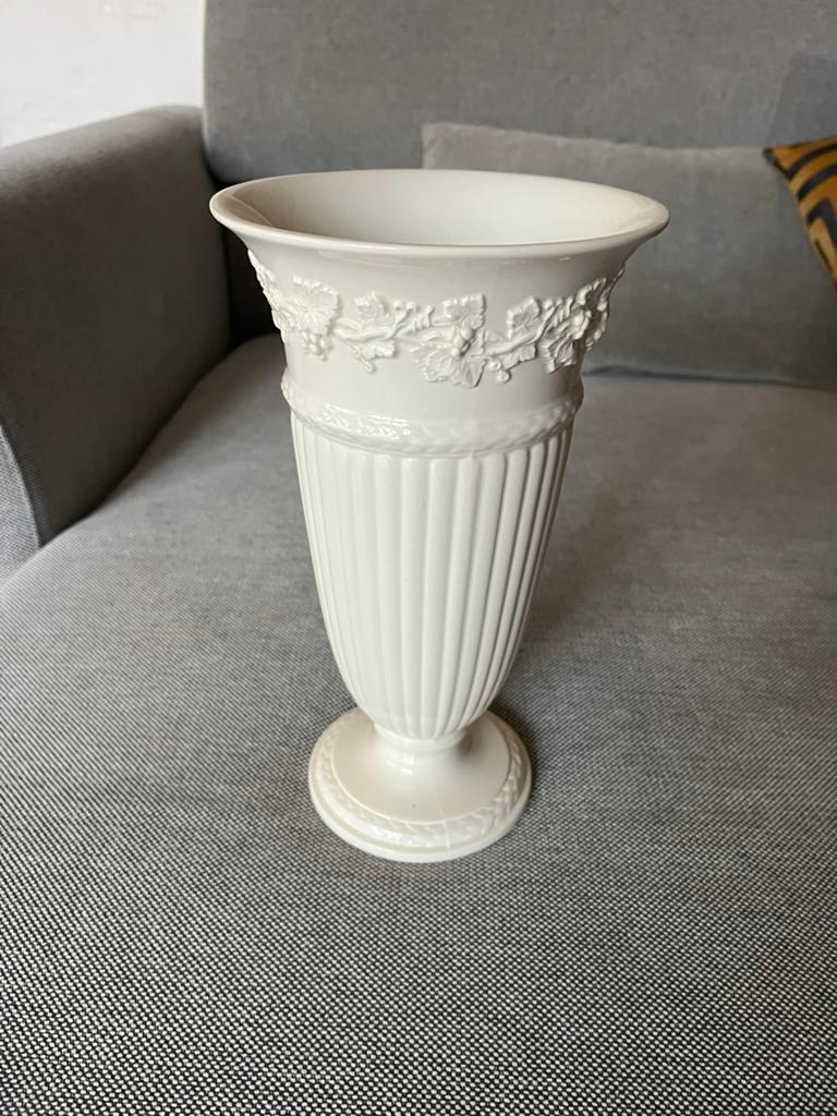 Wedgewood Trompetvaas, Ophalen
