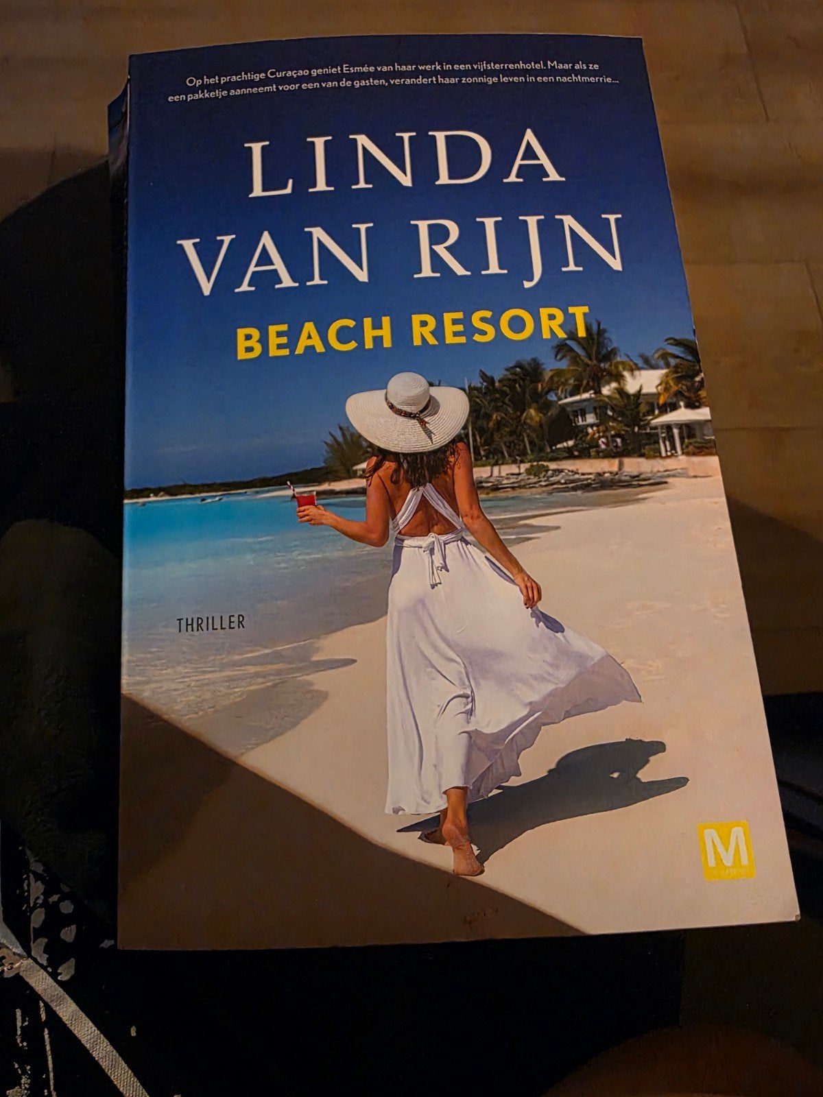 Linda van Rijn - Beach Resort (Thriller), Ophalen of Verzenden, Zo goed als nieuw, Linda van Rijn, Nederland