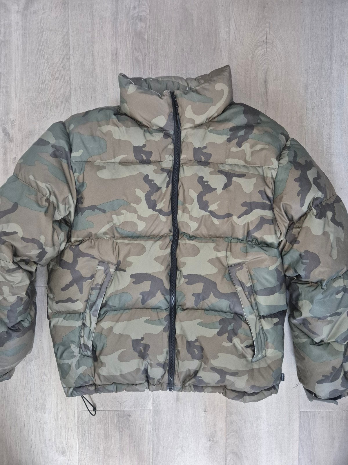 Supreme Camo Down Puffer Jacket – Maat L – Duck Down, Maat 52/54 (L), Ophalen of Verzenden, Gedragen, Groen