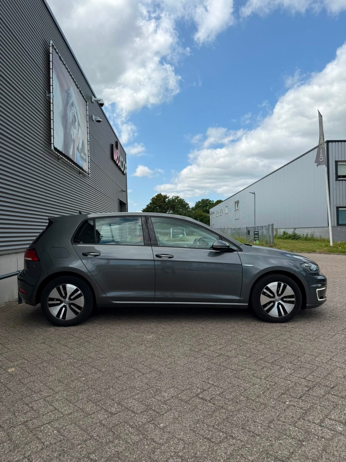 Volkswagen E-Golf / Apk / Acc / Airco / Navi / Led / Parkeer, Auto's, Volkswagen, 596 min, 136 pk, Gebruikt, 35 kWh