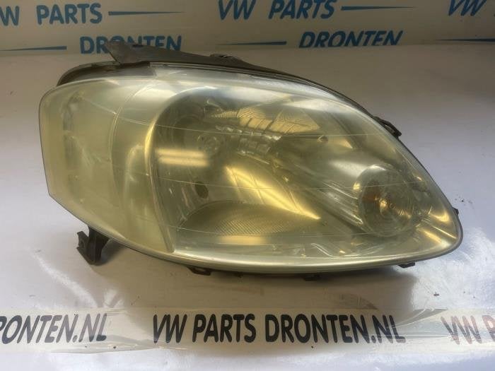 Koplamp rechts van een Volkswagen Fox
