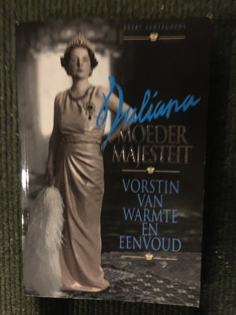Juliana. Moeder, majesteit; door Evert Santegoeds, Evert Santegoeds, Ophalen of Verzenden, 20e eeuw of later, Gelezen