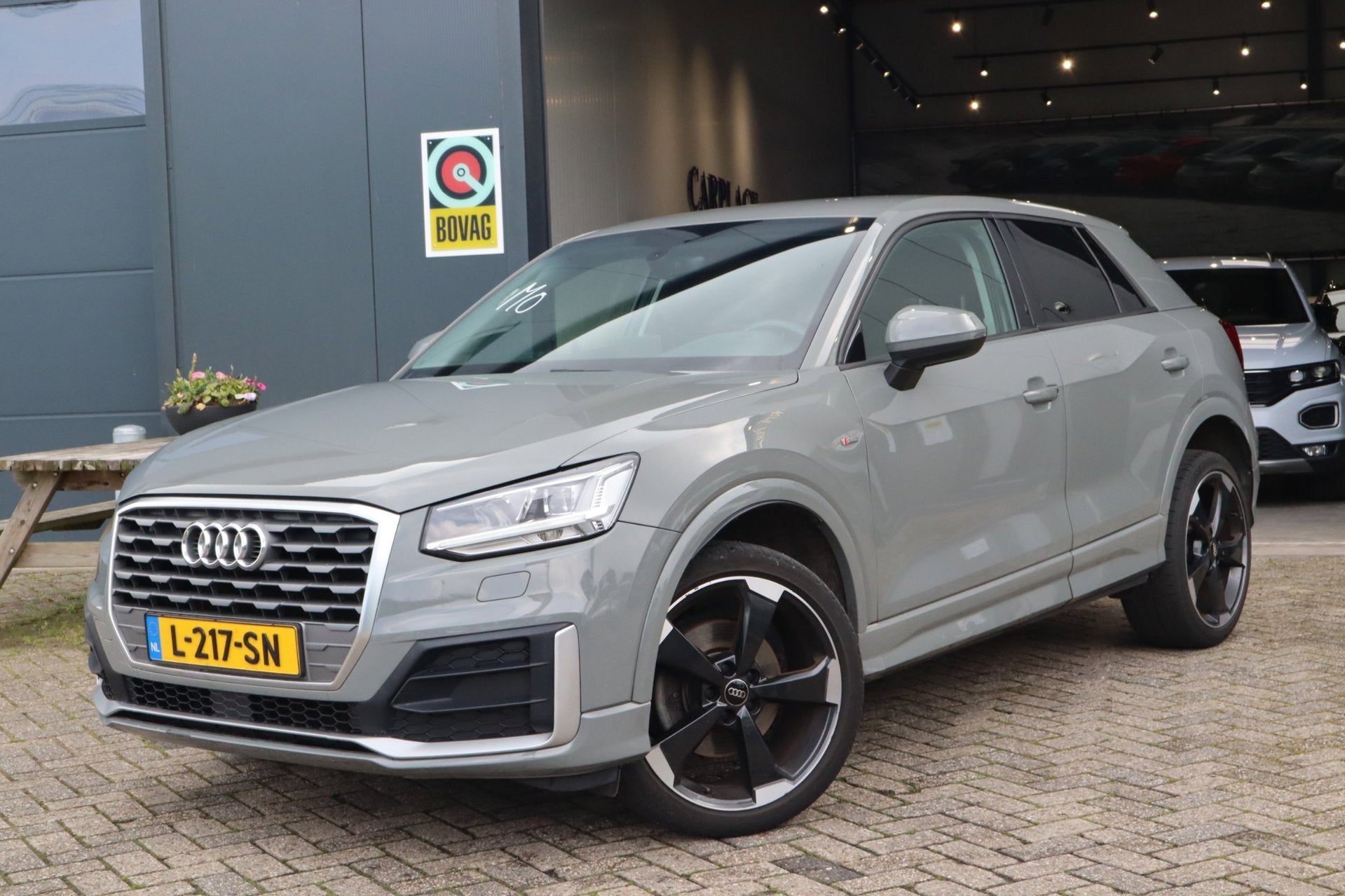 Audi Q2 35 TFSI S Edition-Automaat-Nardo grey, 15 km/l, 4 cilinders, 150 pk, Leder en Stof