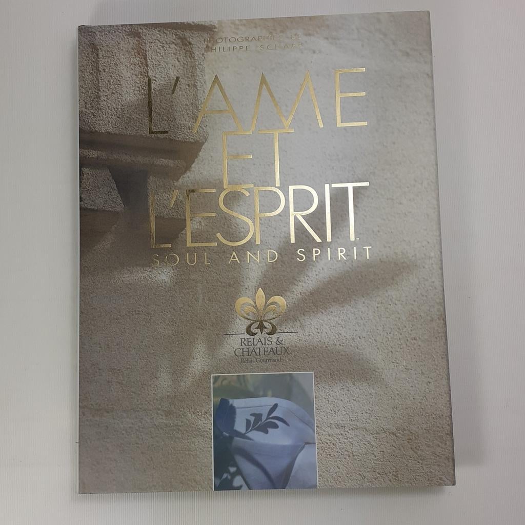 Relais & Châteaux hardcover fotoboek Soul and Spirit, Ophalen of Verzenden, Gelezen